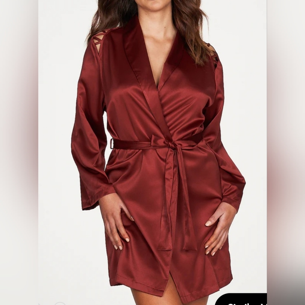 ♡SALE♡ FoH Summer Lattice Satin Robe Dark Red. 2x or 3x sizes.